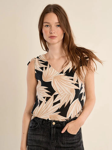 Molly Bracken Palm Leaf Top