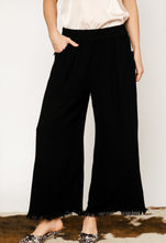 Load image into Gallery viewer, Umgee Frayed Hem Pants
