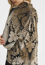 Load image into Gallery viewer, Umgee Velvet Printed Top
