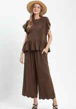 Load image into Gallery viewer, Umgee Smocked Peplum Top
