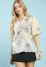 Load image into Gallery viewer, Umgee Floral Print Top
