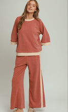 Load image into Gallery viewer, Umgee Raglan Dreamplush Top Burnt Red
