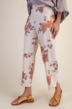 Load image into Gallery viewer, Easel Floral Printed Pants
